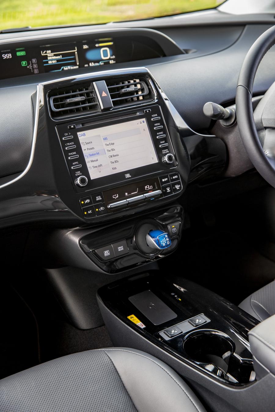 Детали интерьера Toyota Prius 2019 года  (AU) (фото 7 из 8)